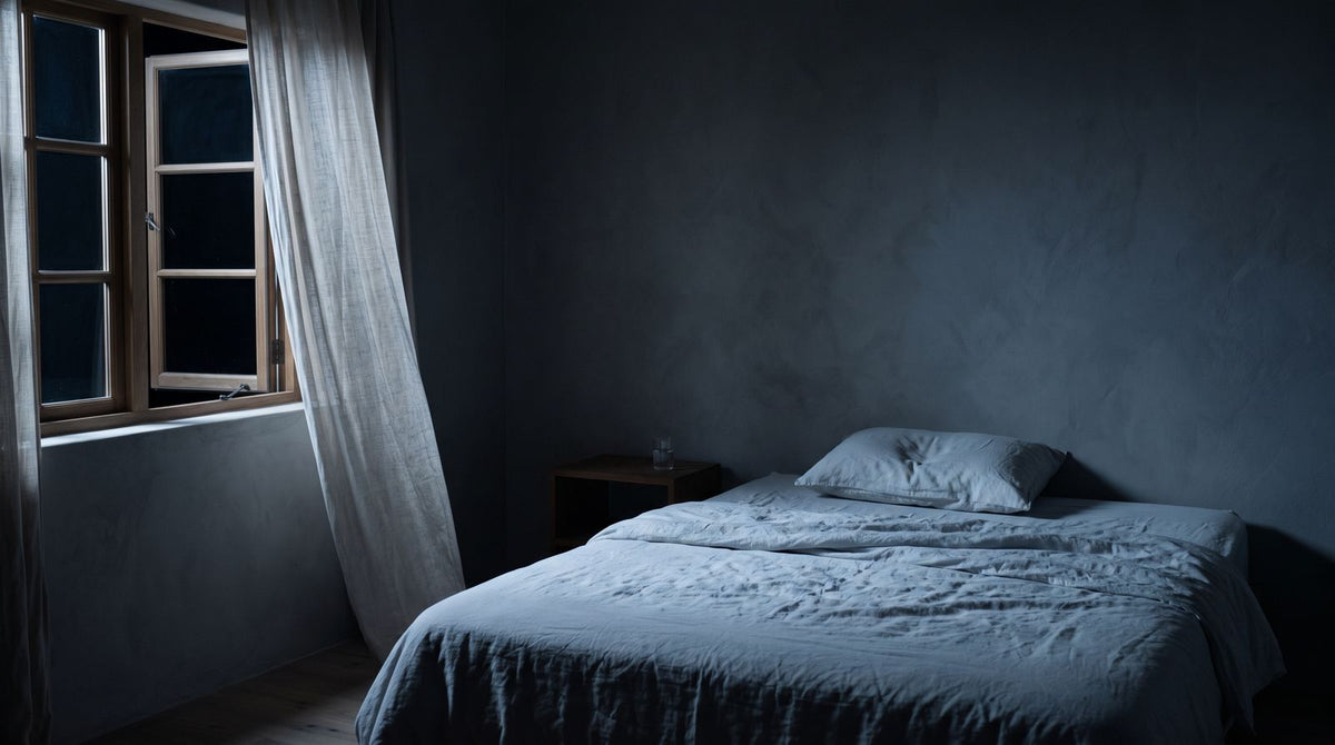 Een stille slaapkamer in de nacht
